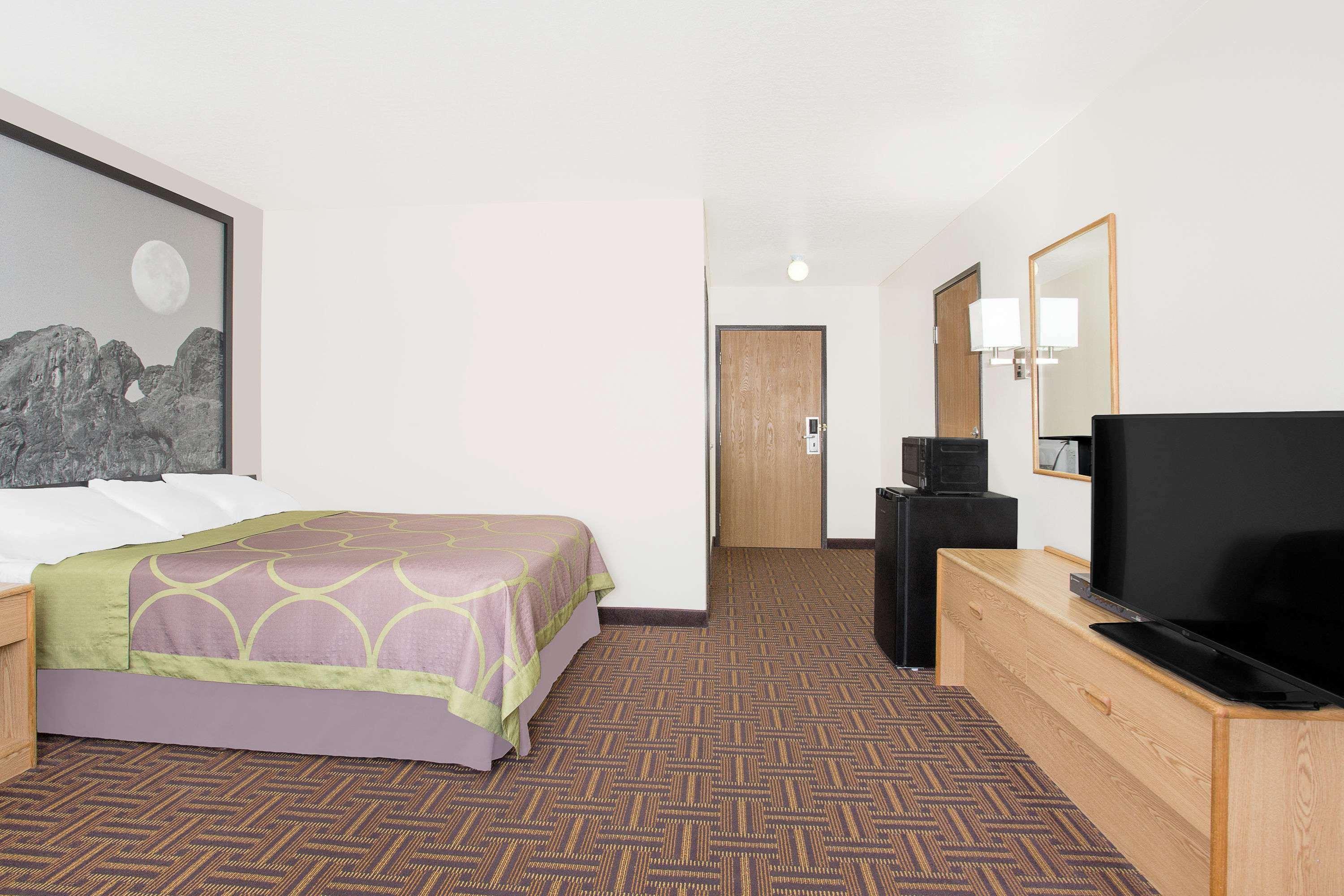 Super 8 By Wyndham Bloomfield Hotell Eksteriør bilde
