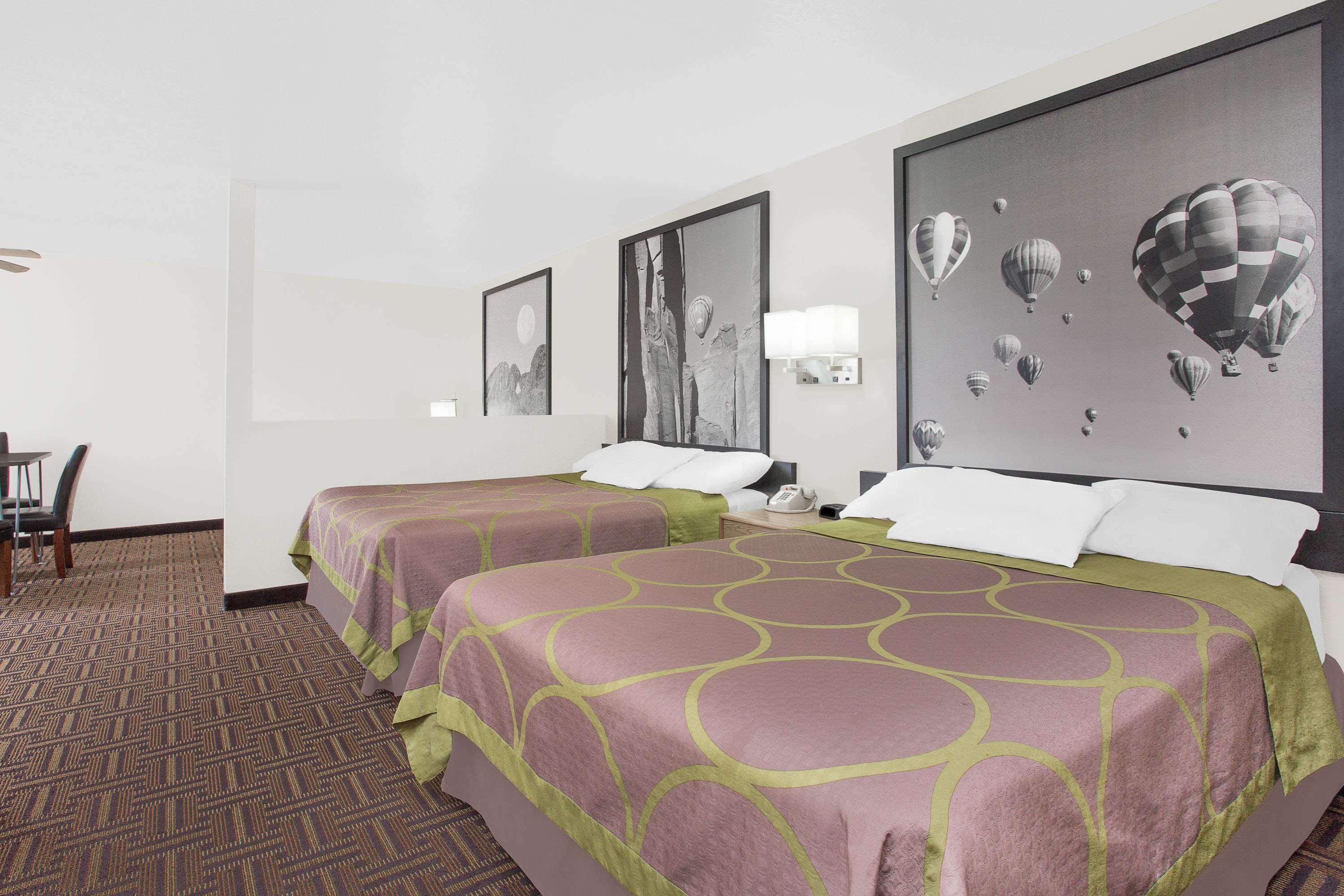 Super 8 By Wyndham Bloomfield Hotell Eksteriør bilde